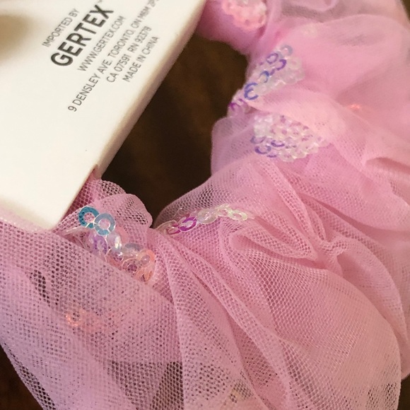 NWT Scrunchie Set of  2 Pink -1-velvet and 1-tulle hair accessories - Picture 15 of 16